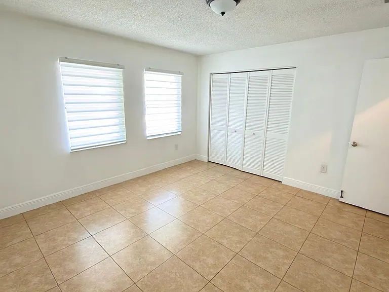 5302 SW 138th Pl — Photo 16