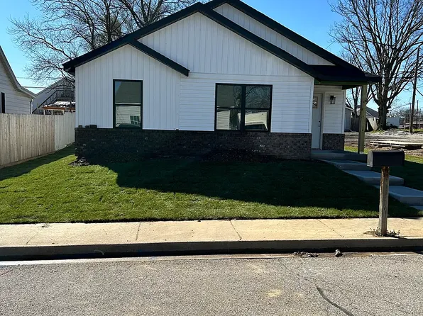 107 S Lange Ave, Maryville, IL 62062