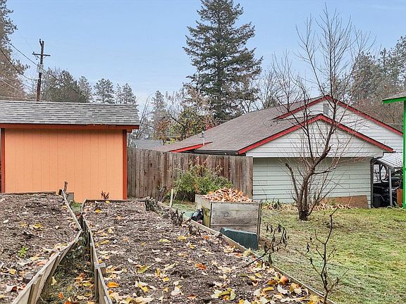 4th image of 3210 W Woodland Blvd