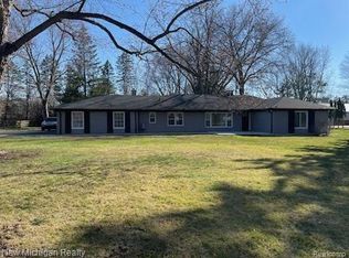 20675 W Thirteen Mile Rd, Beverly Hills, MI 48025