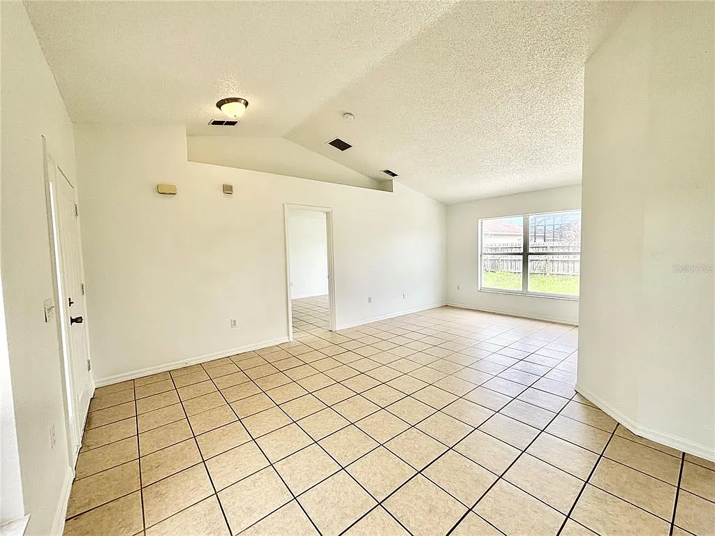 3 bed, 2.0 bath, 1438 sqft, $1,850 — Photo 3