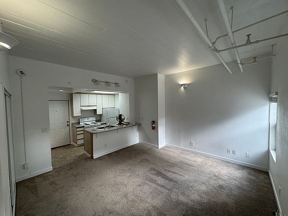 4th image of 401 8th St #15