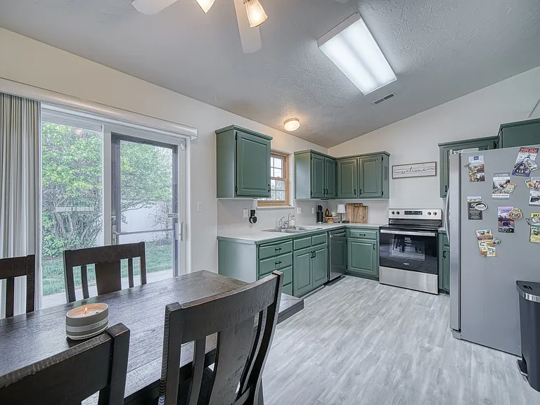 741 Clarence Ct — Photo 24