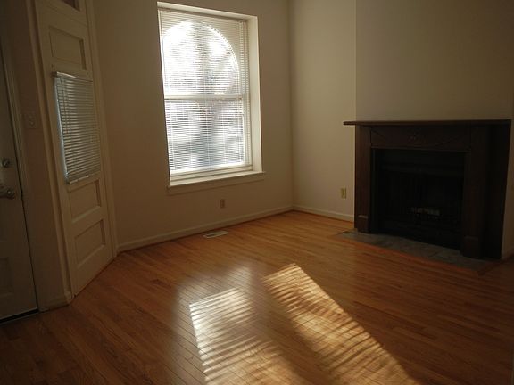 livingrm with hdwd flrs & fireplc