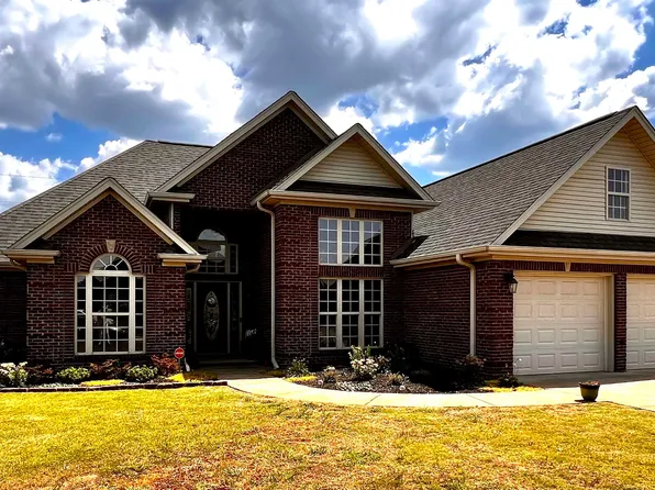 121 Heather Ln, Muscle Shoals, AL 35661