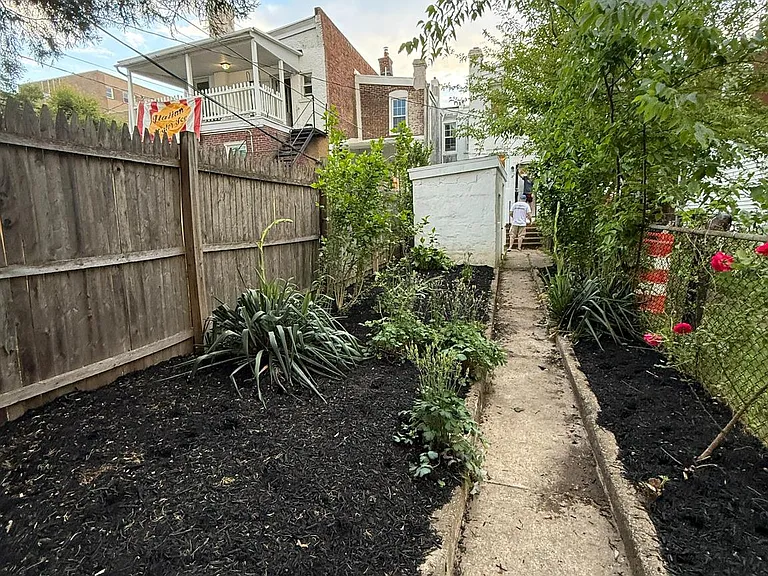 1705 W 8th St — Photo 13