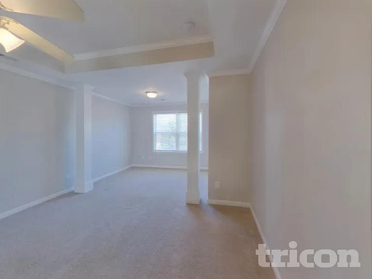 527 W Saddletree Dr — Photo 9