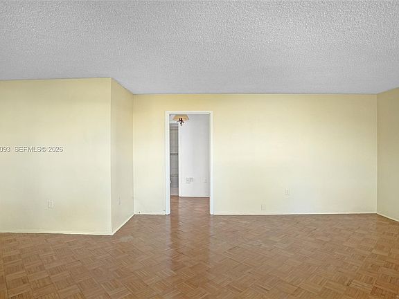 5th image of 2400 NE 9th St APT 603