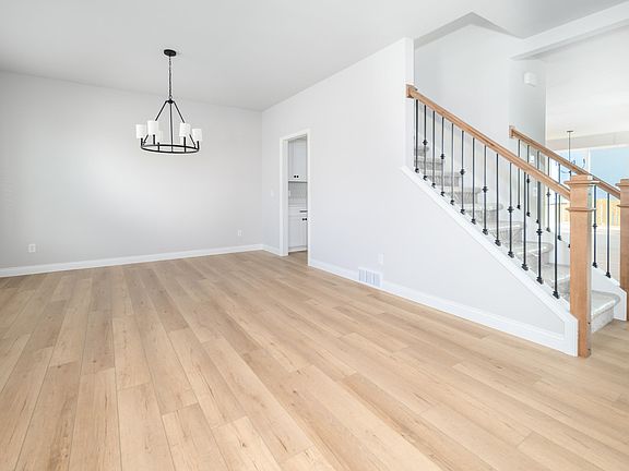 3rd image of 6301 Prairie Wood