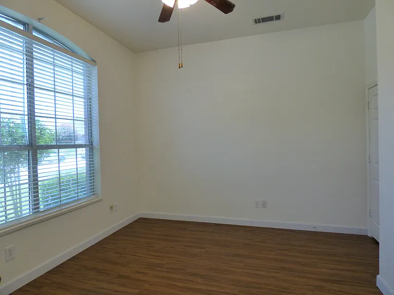 3904 Valez Dr — Photo 16
