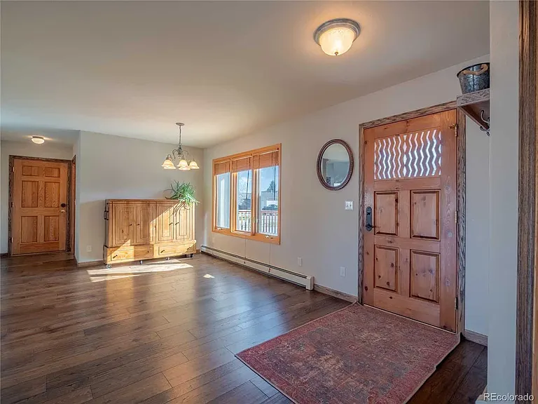 244 Mesa Ct — Photo 4