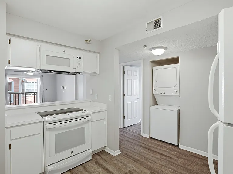3002 W Cleveland St #B8 — Photo 4