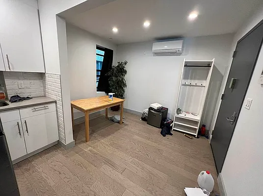 Rented by Delmark Realty LLC | media 14
