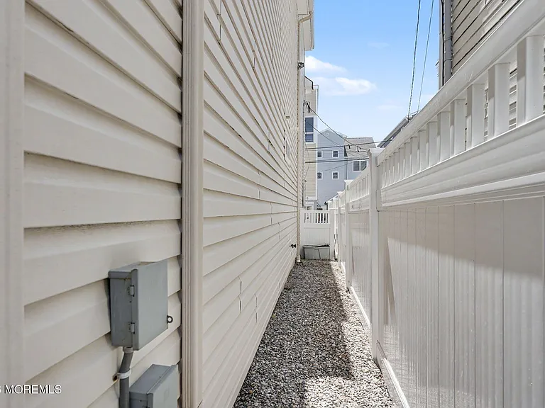 7 E Church St — Photo 47