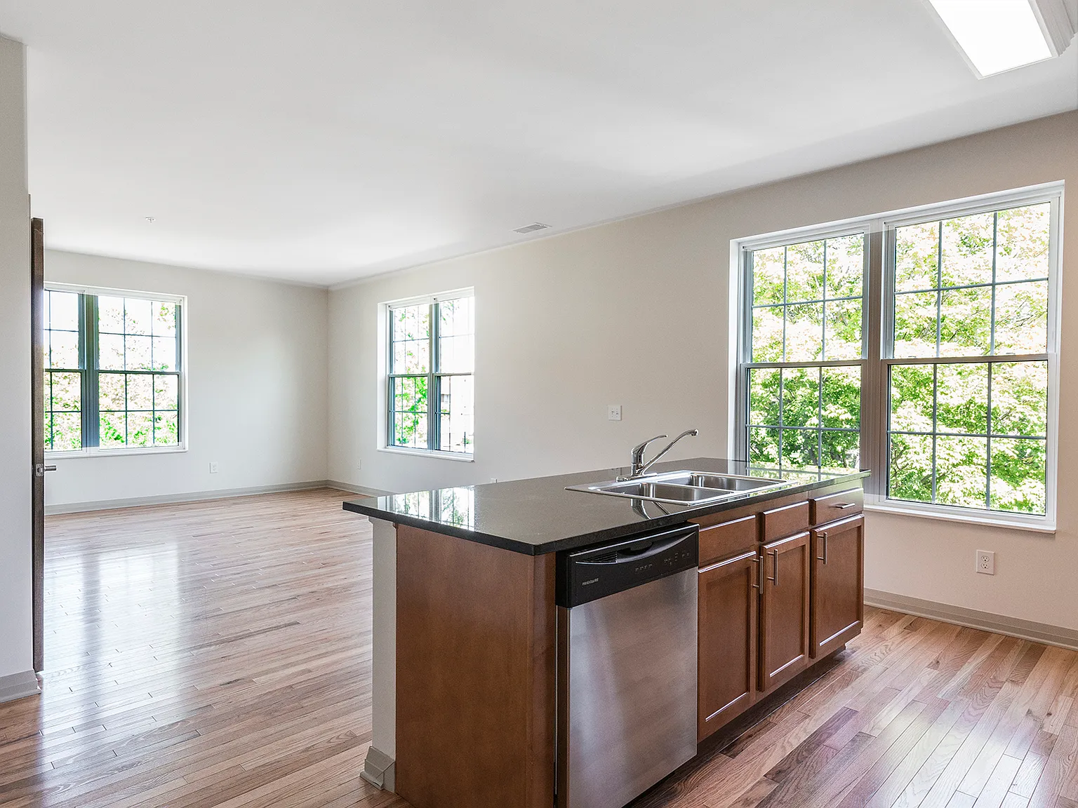 2 bed, $1,720 — Photo 2