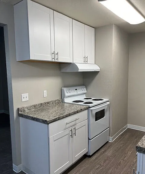 Glenbrook Apartments — Photo 33