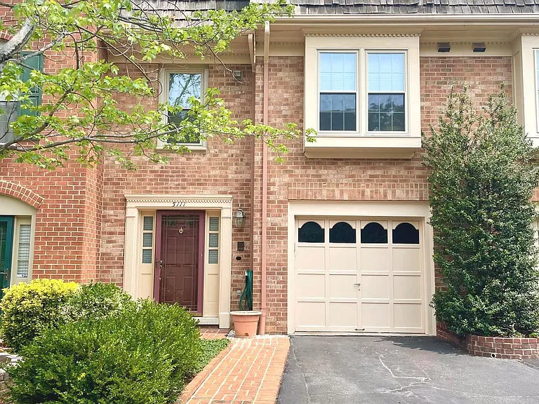 5111 Heritage Ln — Photo 8