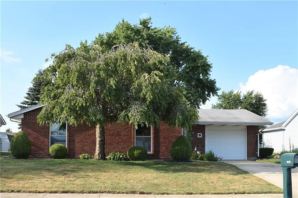 1820 W Parkway Dr photo 1
