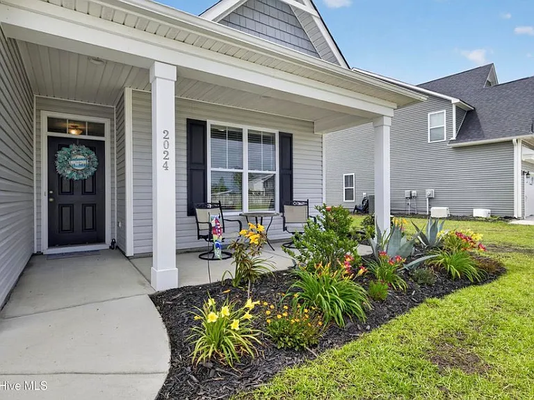 2024 Blue Spruce Dr — Photo 2