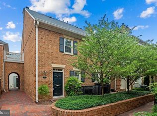 951 N Pitt St, Alexandria, VA 22314