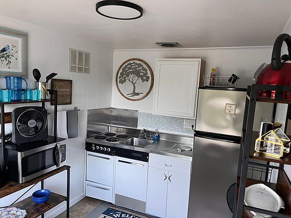3rd image of 210 Aberina St #210A