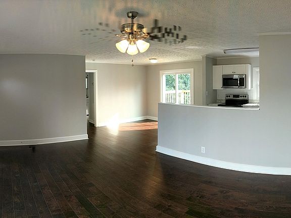4th image of 300 Canterbury Dr