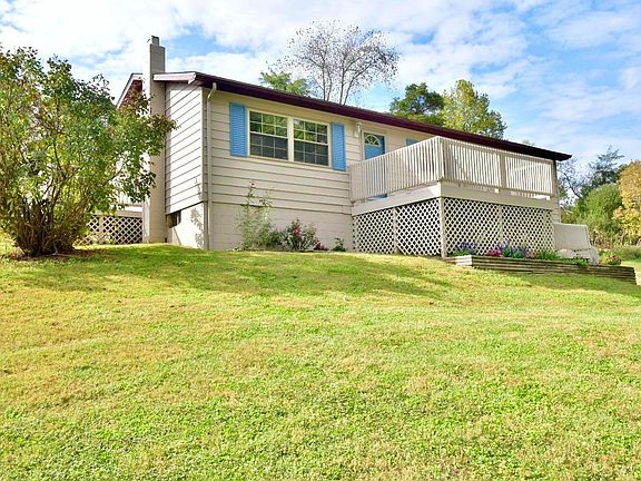 3rd image of 795 Amber Dr