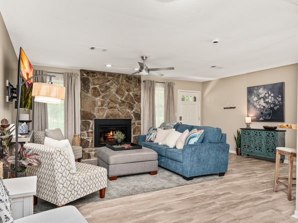 16 Lake Forest Ln