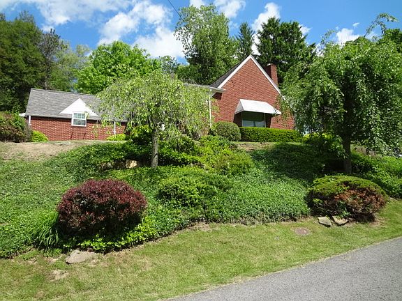 2nd image of 1424 Peacock Ln