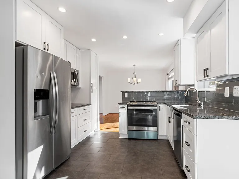 17020 Briardale Rd — Photo 7