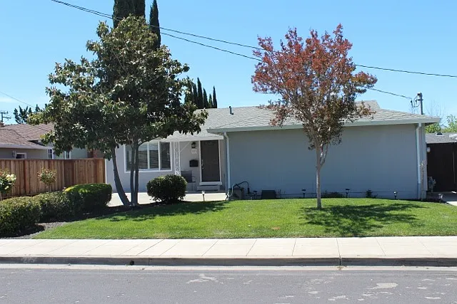 273 Hillcrest Ave photo 1