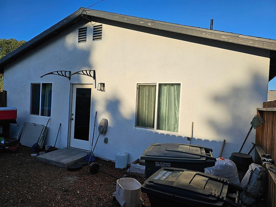 3 bed 1 bath new construction 3 parking washer dryer hook up place