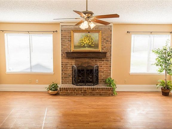 3rd image of 1404 Golden Grove Dr