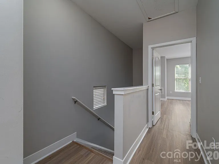 1012 Skyline View Way — Photo 8