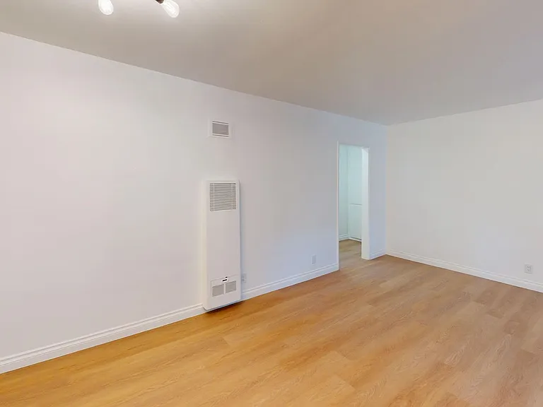 The Claire Manor Apts — Photo 36