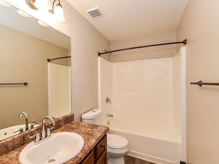 1000 Cureton Dr — Photo 15