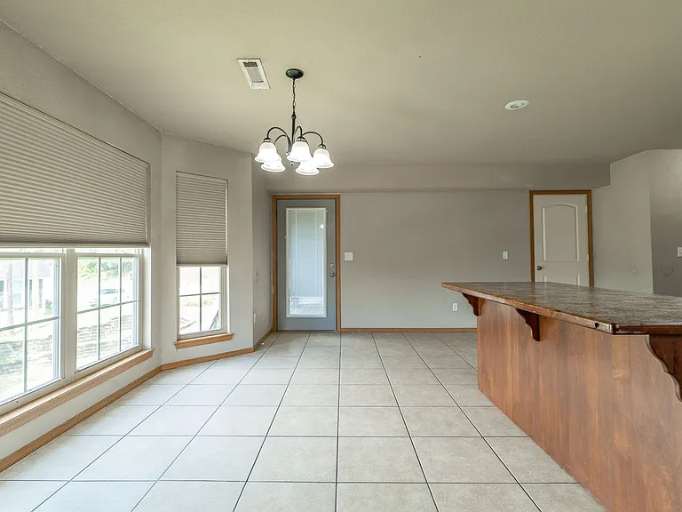 2933 W Scottswood Pl — Photo 10