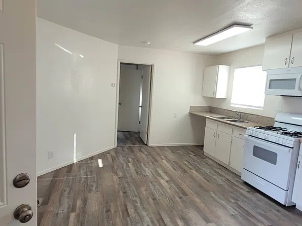 1434 S Court St #B, Visalia, CA 93277