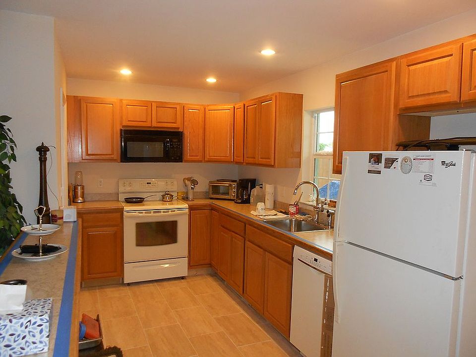 1st image of 129 SE Crosspoint Dr