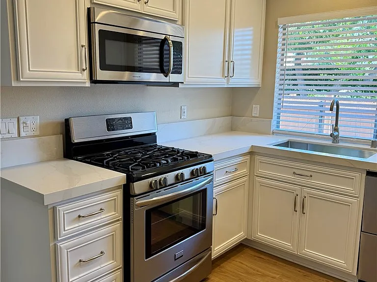 1715 N Gilbert St — Photo 5