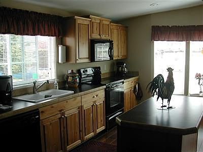 Kitchen w/Eating Area