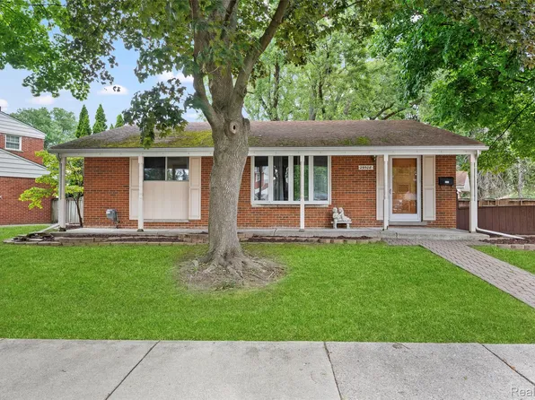 29508 Roan Dr, Warren, MI 48093