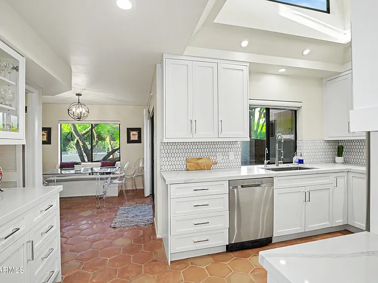 1049 N Boulder Dr — Photo 13