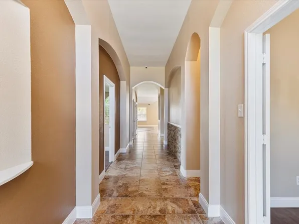 1200 Golden View Ct, Arlington, TX 76001
