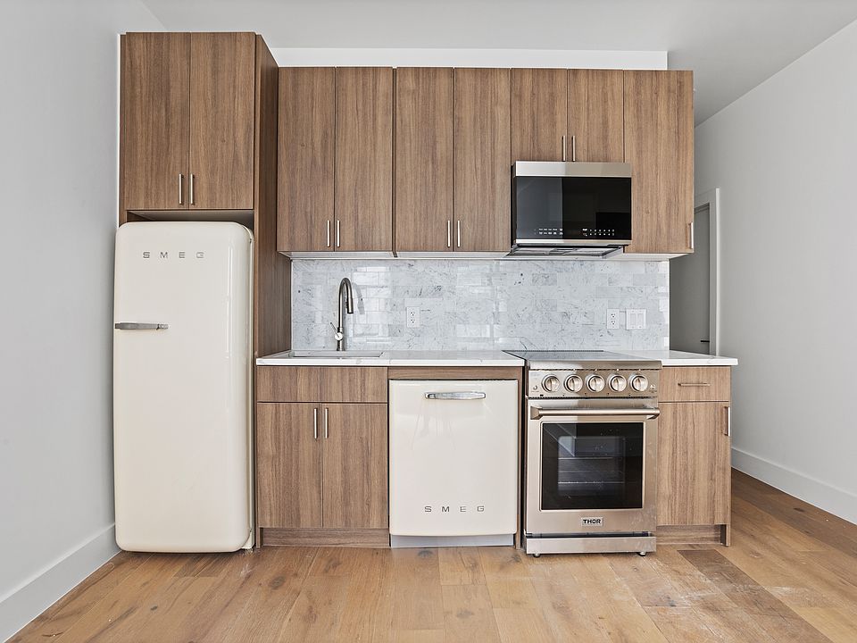 1st image of 188 6th Ave #1R