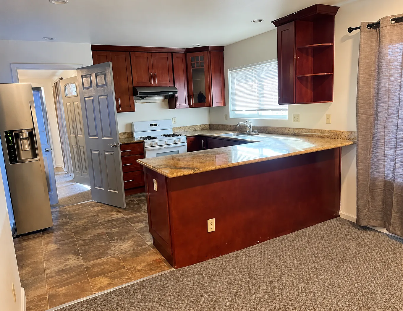 5 bed, 2178 sqft, $3,350 — Photo 3