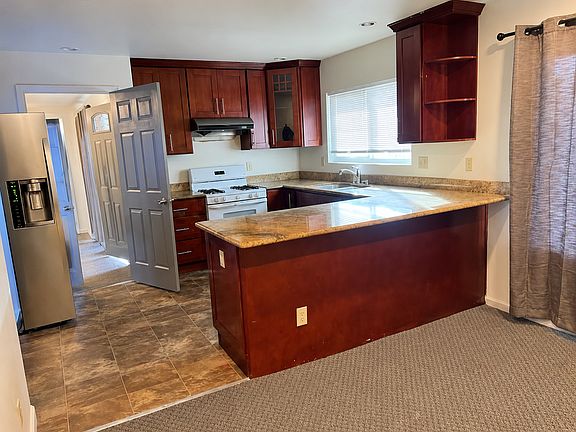 3rd image of 1032 Castlewood Dr