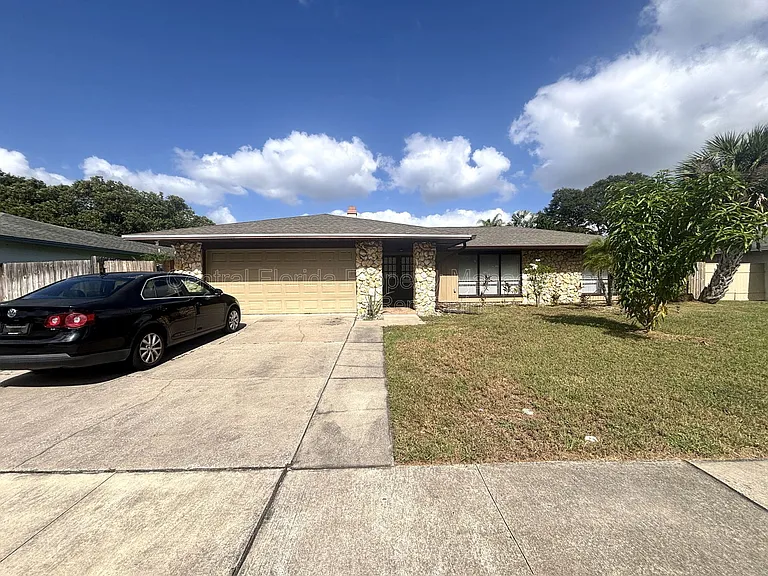 1009 Terry Dr — Photo 1
