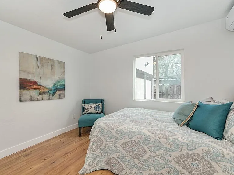 2277 Beaumont St — Photo 17