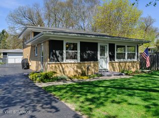 335 Kenloch Ave, Libertyville, IL 60048